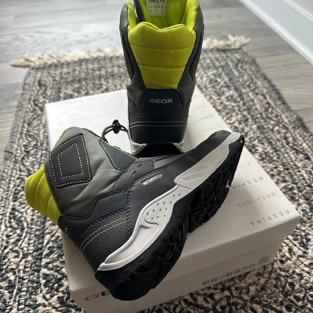 Geox snow boots size 13